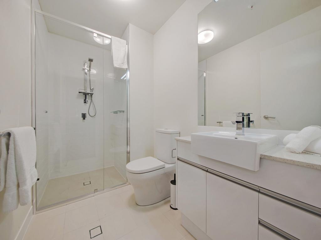 Link Portside Wharf Apartment Hotel Brisbane Room photo